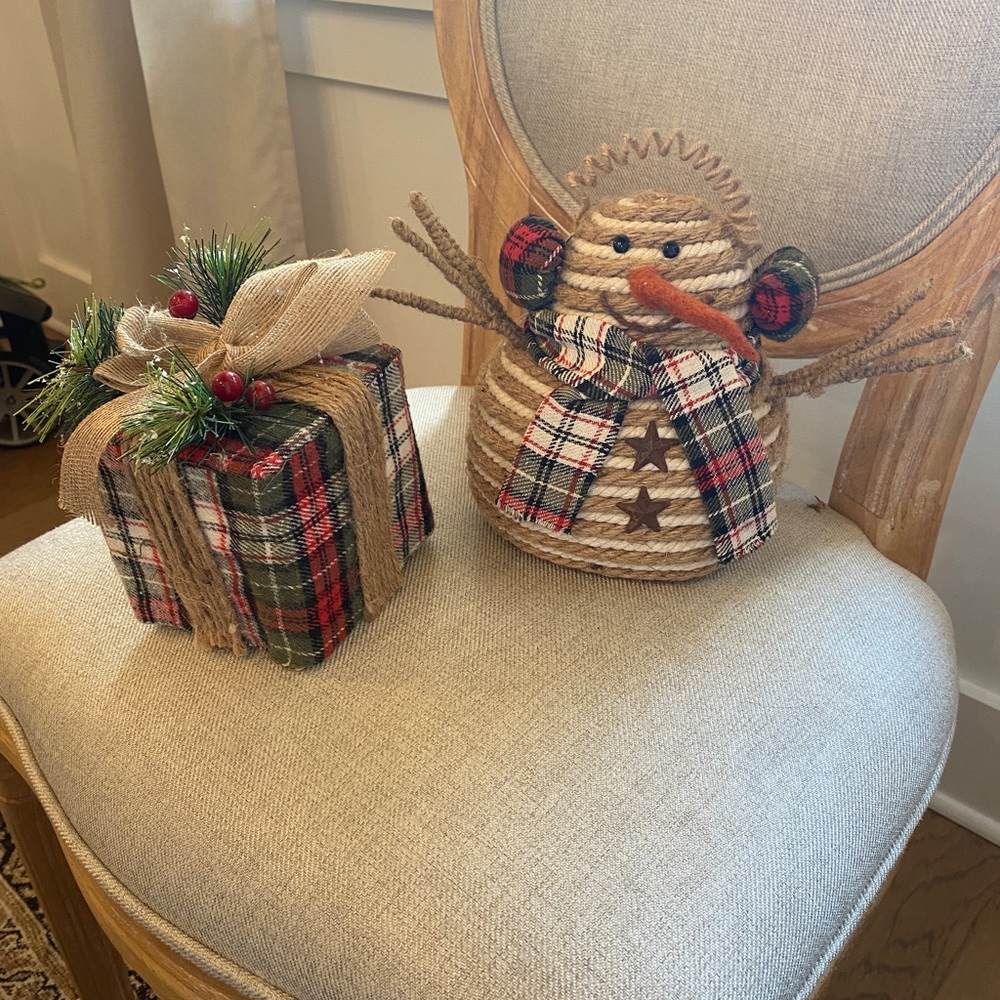Plaid snowman and gift set